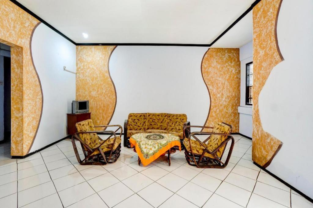 Oyo 3956 Hotel Palem 2 Syariah Маланг Экстерьер фото