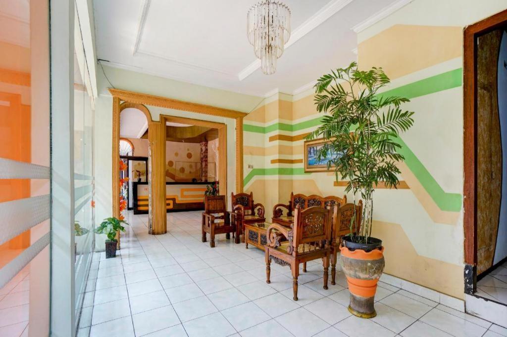 Oyo 3956 Hotel Palem 2 Syariah Маланг Экстерьер фото