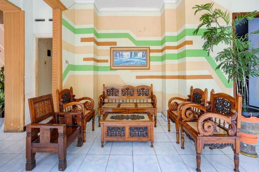 Oyo 3956 Hotel Palem 2 Syariah Маланг Экстерьер фото